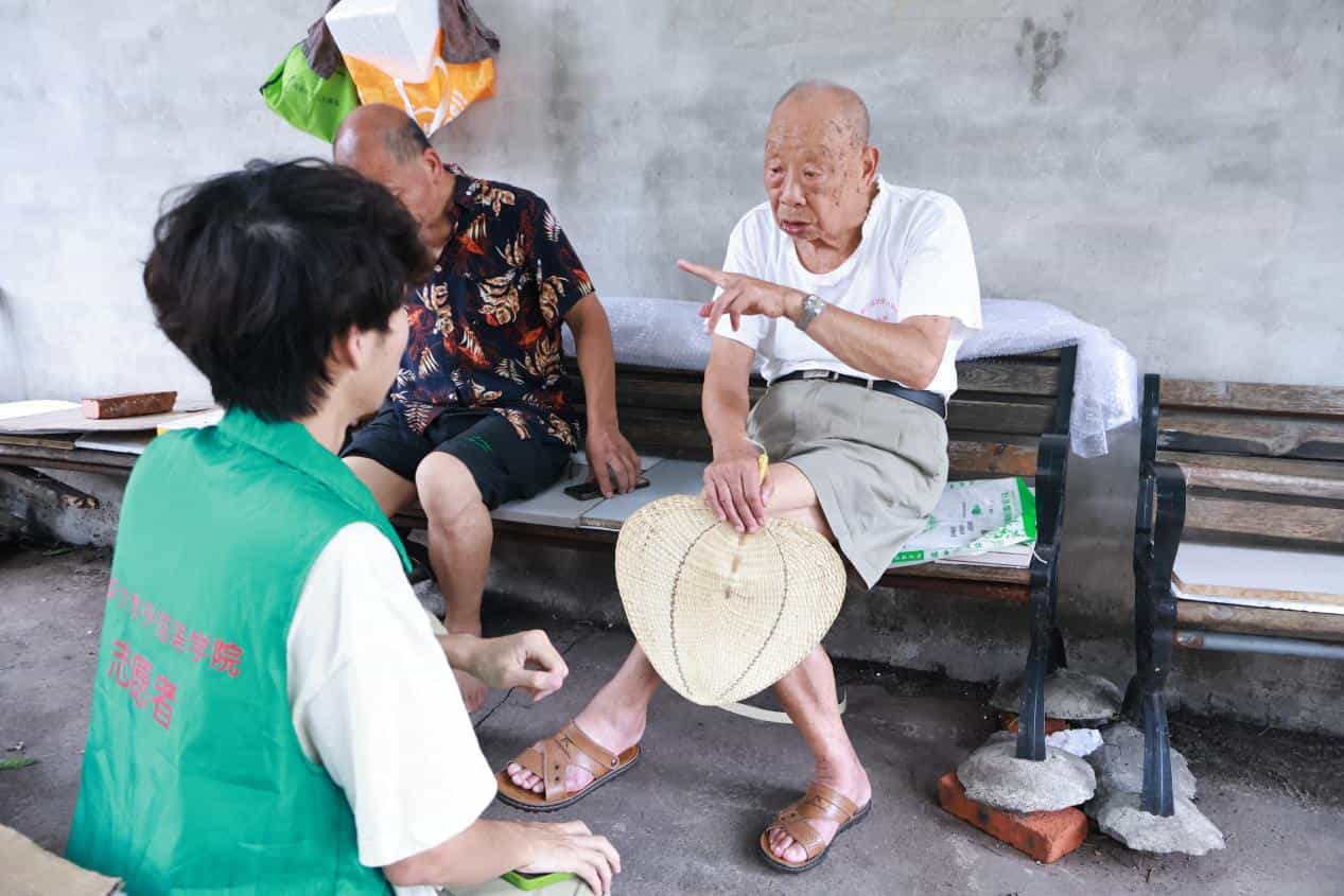探訪歲月印記，共繪鄉村新篇——深入社區走訪老黨員與老人，展望鄉村振興美好未來