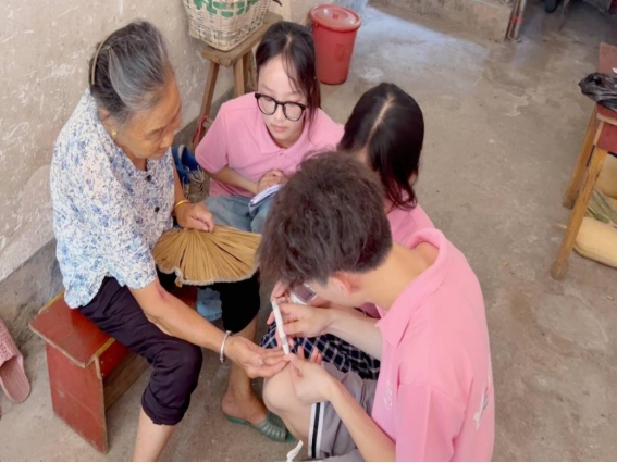 湘南學子下鄉支醫助老行：攜本草匠心，為銀齡送“健康禮”