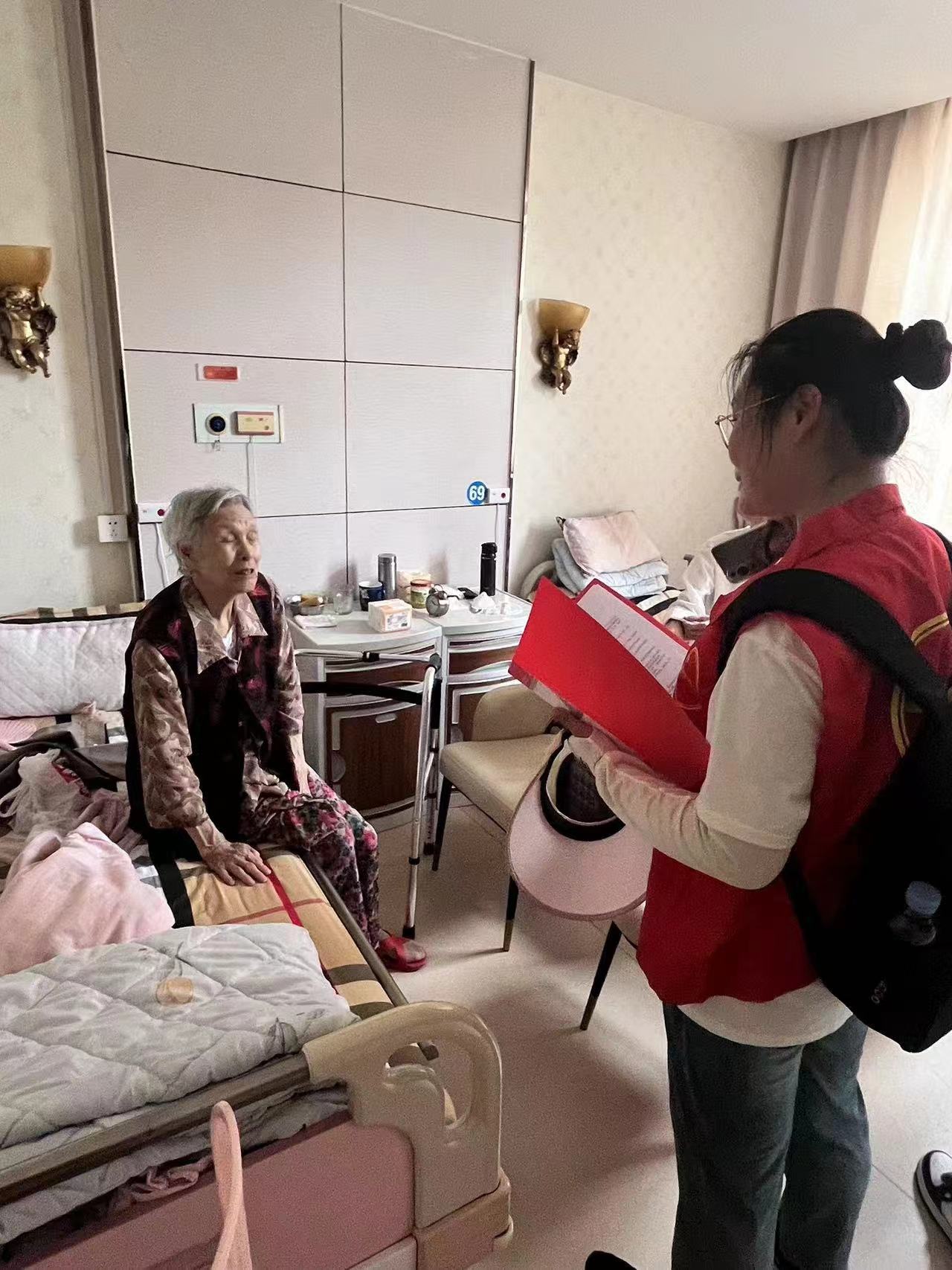 走進老年群體，宣傳健康用藥——煙臺大學“藥”你健康暑期實踐隊