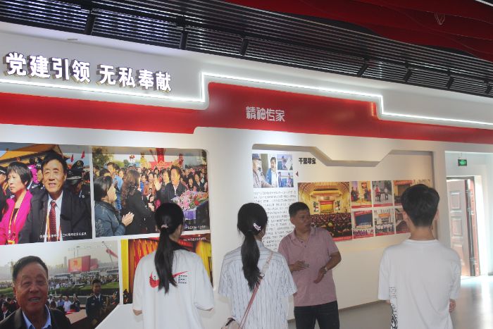 一鍬一錘筑富夢，一草一樹順自然—— 南京財經大學經濟學院“聚芯興鄉”實踐團深入探究蔣巷村綠色生態致富密碼 7月17日下午，南京財經大學經濟學院“聚芯興鄉”實