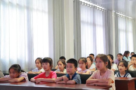 重慶幼專學子“三下鄉(xiāng)”：青春合力共筑夢，光影啟迪心智航