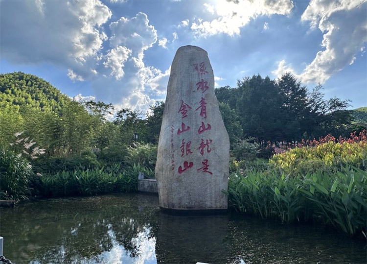 守住鄉(xiāng)土印記：00后暑期實(shí)踐團(tuán)用科學(xué)筆觸繪就鄉(xiāng)村振興新畫卷??