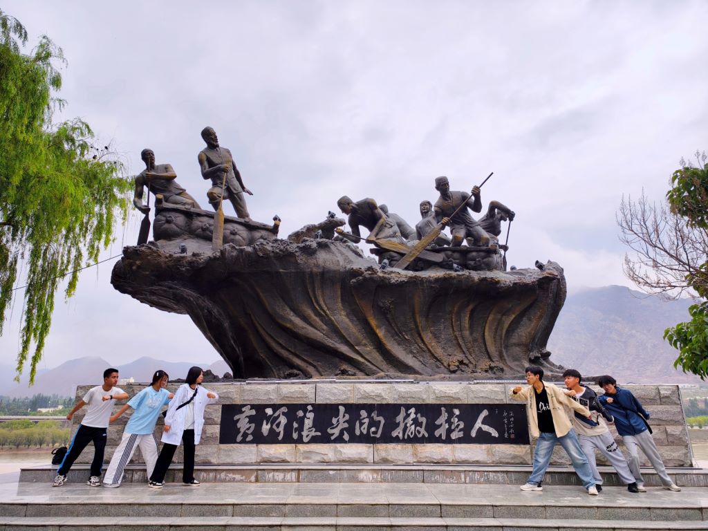 循化大地綻放民族團結(jié)之花，江南學(xué)子共繪循化風(fēng)情畫卷