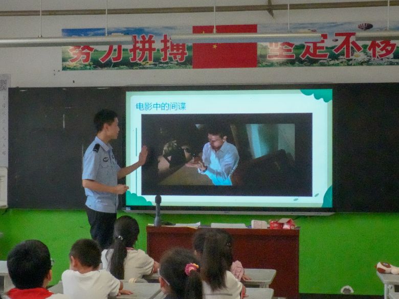 中央司法警官學(xué)院青衿知行團(tuán)赴阜平縣八一希望小學(xué)開展國防普法宣傳活動暨2025關(guān)愛