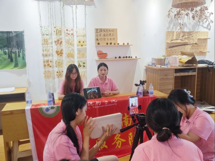 湘南學院服務隊 守護文化根脈，直播開辟新徑