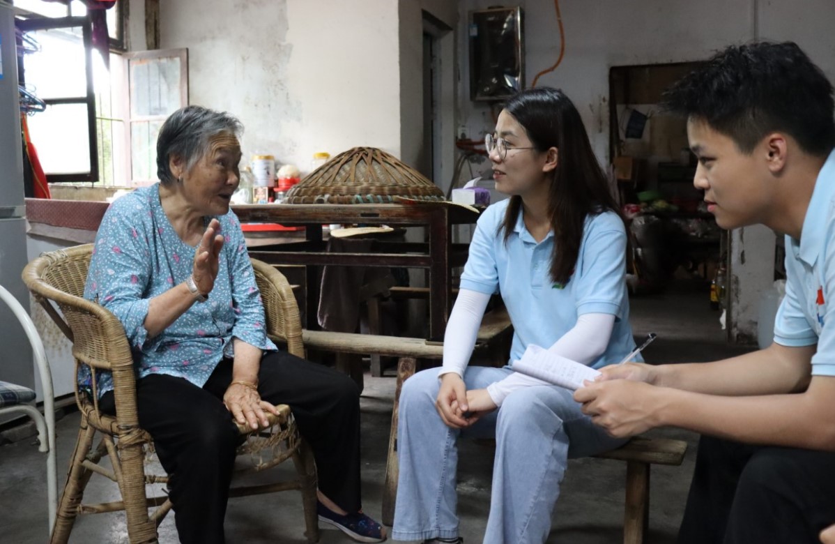 重外院學子三下鄉：鄉村振興顯溫情，慰問老人暖人心