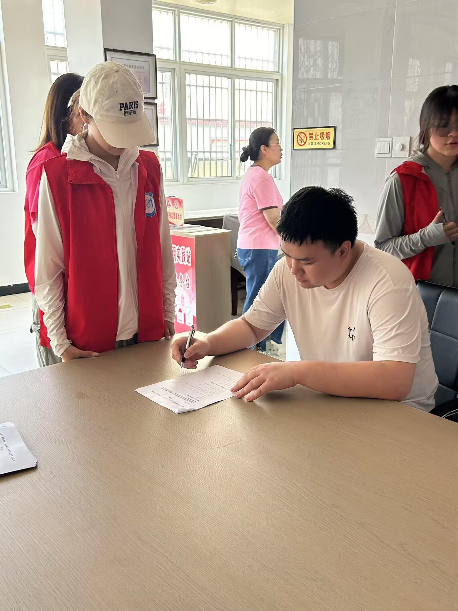 巢湖學院赴巢湖鄉鎮“獻血賦能·健康調研”宣傳團——官圩社區宣傳活動