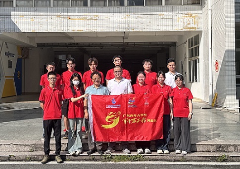 城建學子 ——“復興使者突擊隊”深入韶關梁屋村開展“三下鄉”社會實踐活動，實地走訪受災一線，助力“百千萬工程”