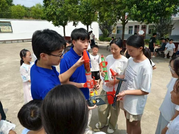 河南科技大學(xué)軟件學(xué)院“小軟君”志愿服務(wù)團(tuán)支教隊赴馬溝小學(xué)開展特色支教活動