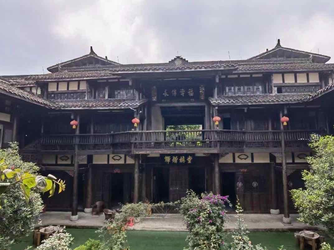 重慶外語外事學院學子“三下鄉”:歷史的回想：古老建筑的探尋