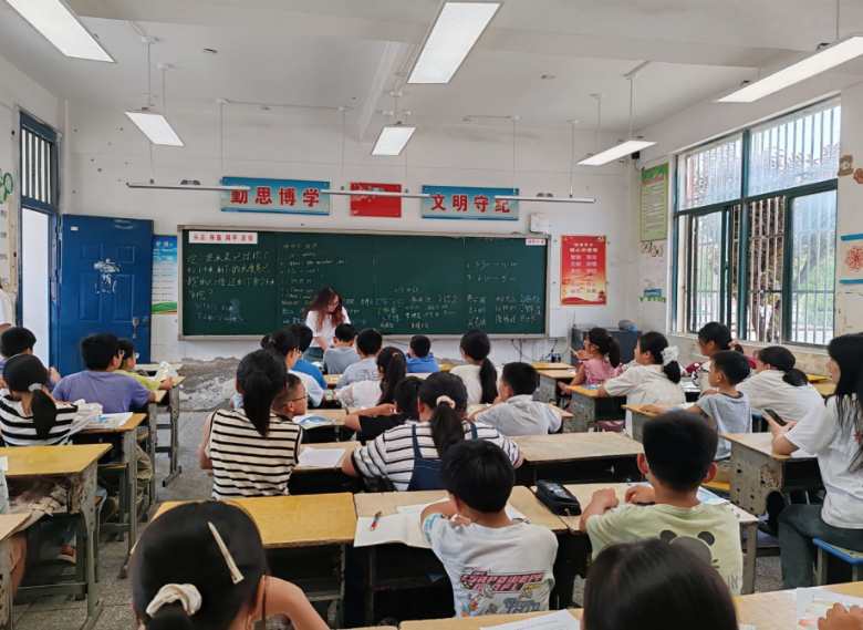 初識中心啟新程，笑語歡歌暖童心