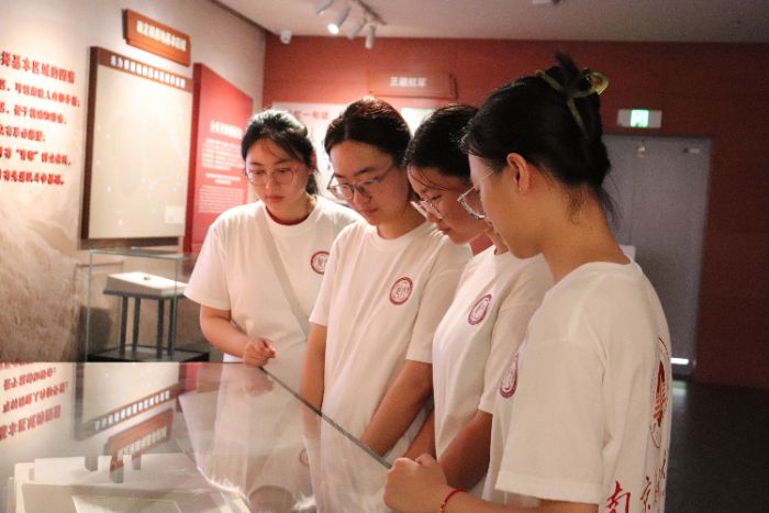 烽火淬初心 八秩鑄豐碑——南財學子赴革命紀念館開展抗戰勝利80周年主題實踐