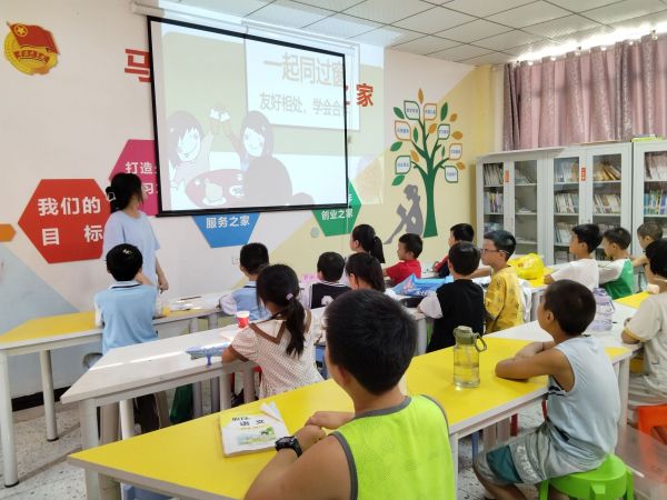 武昌理工學院“青春筑夢”通城志愿服務隊：支教之旅，共筑人際交往的橋梁