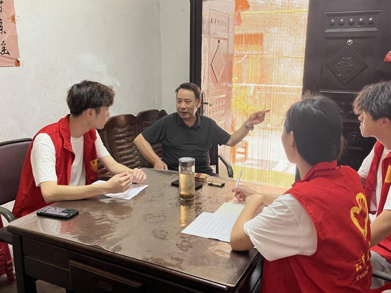 “故事傳心間，使命肩上擔”武昌理工學院云夢書韻志愿服務隊開展老黨員關懷行動