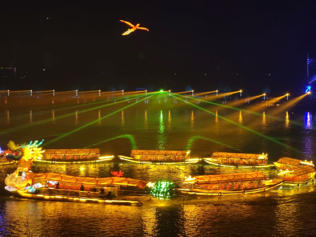 丹江口大壩之旅：工程奇跡與璀璨燈光的交織