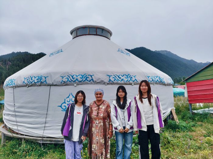 西安翻譯學院譯心牧歌絲路實踐團深入南山牧場：體驗民俗文化，踐行生態保護