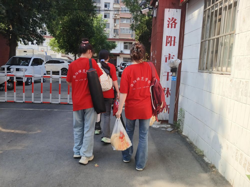 洛師學子三下鄉：情暖干休所