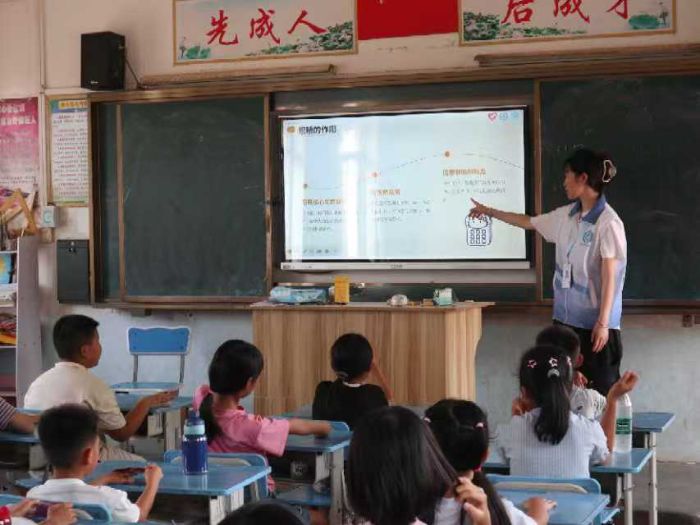 廣東醫科大學啟明星志愿服務隊：點亮鄉村教育之光