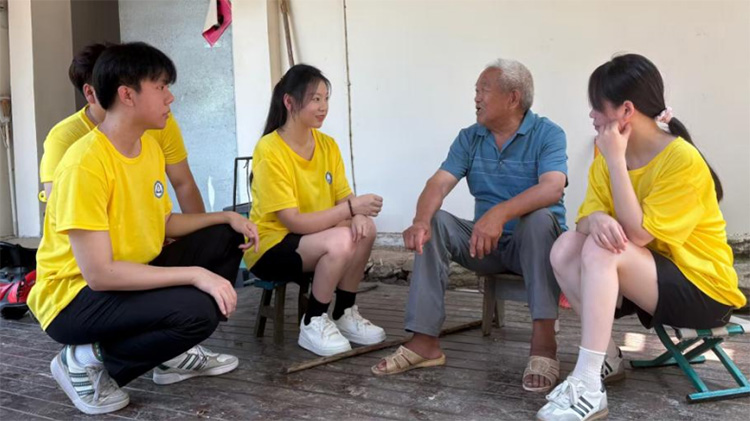 聆聽崢嶸歲月 傳承紅色初心——武昌工學院藝術設計學院“三下鄉”實踐團走訪京山