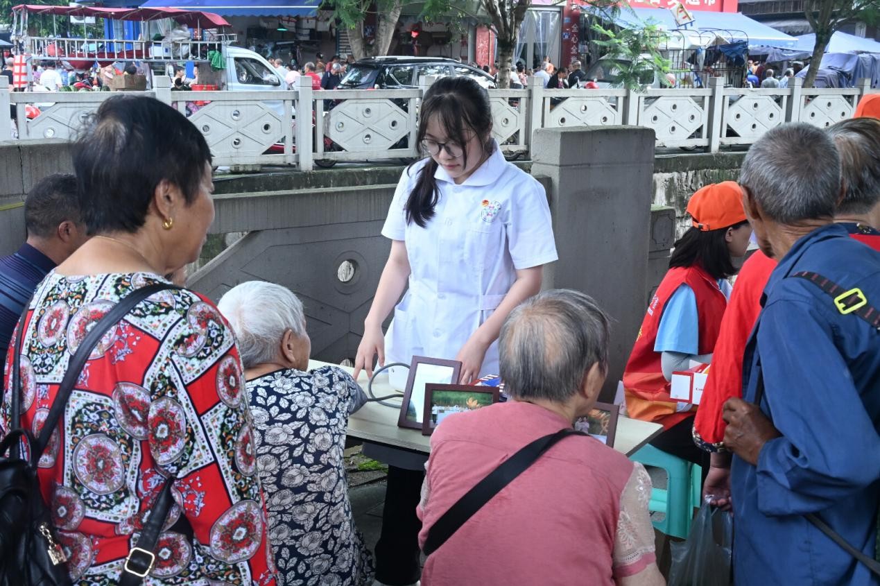 重慶城市管理職業學院鄉村振興促進團奔赴榮昌區雙河鎮開展社會實踐活動