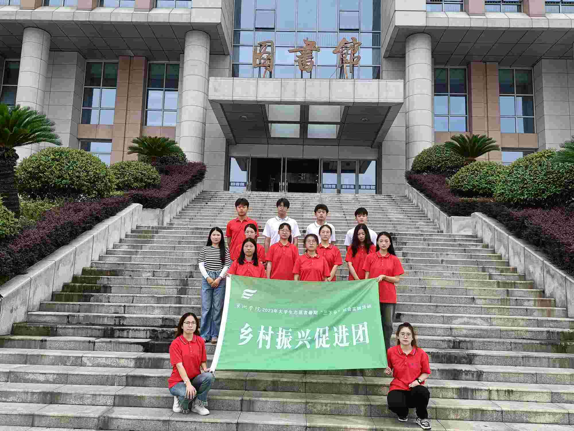 巢湖學(xué)院三下鄉(xiāng)學(xué)子：美食電商薈萃 助力鄉(xiāng)村振興