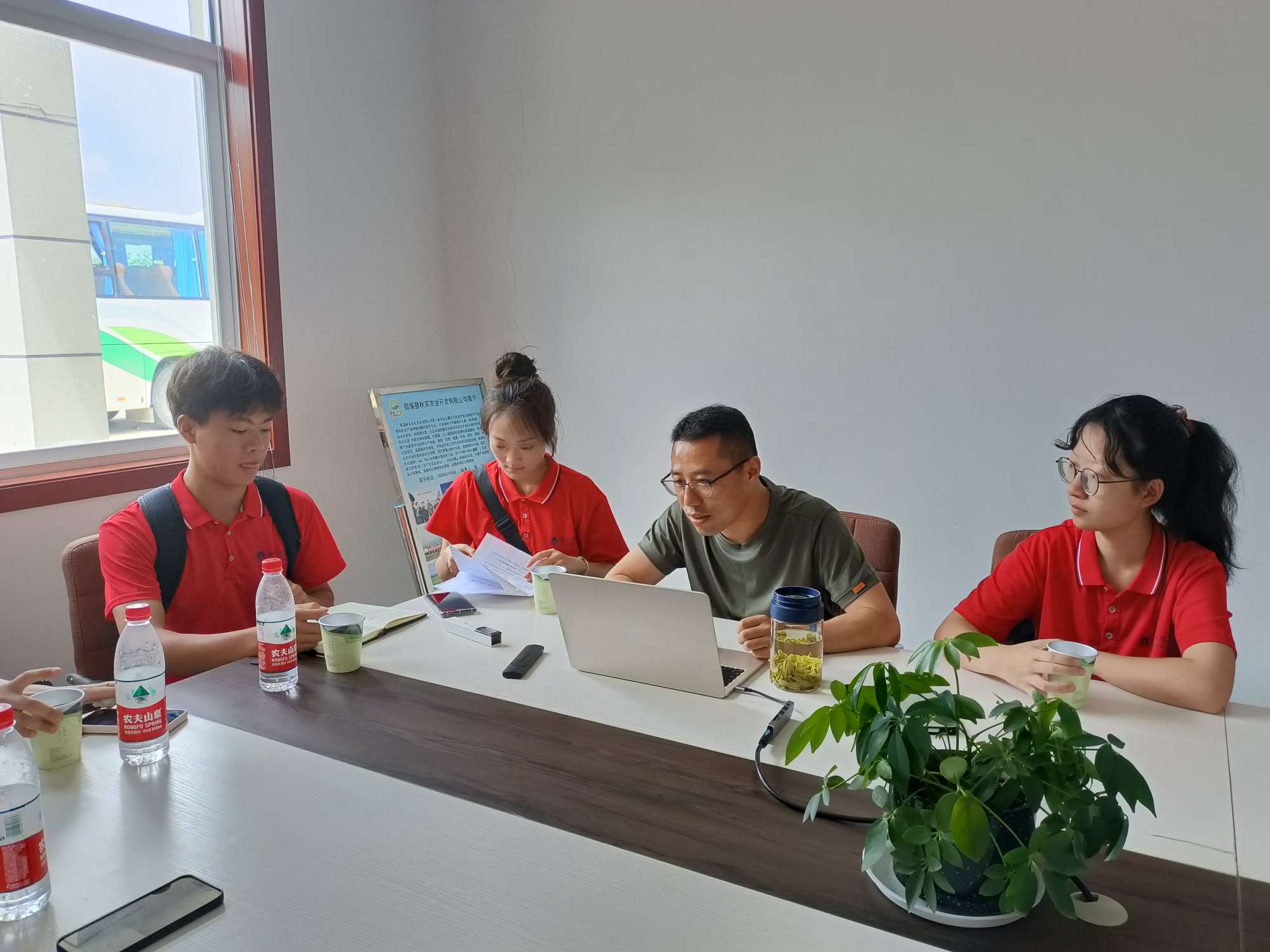 巢湖學(xué)子三下鄉(xiāng)：電商助農(nóng)在行動(dòng)，青春賦能助振興