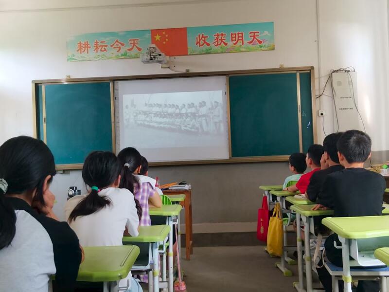 河南工業(yè)大學(xué)北斗星團隊“三下鄉(xiāng)”：紅色基因潤童心，支教點亮新希望