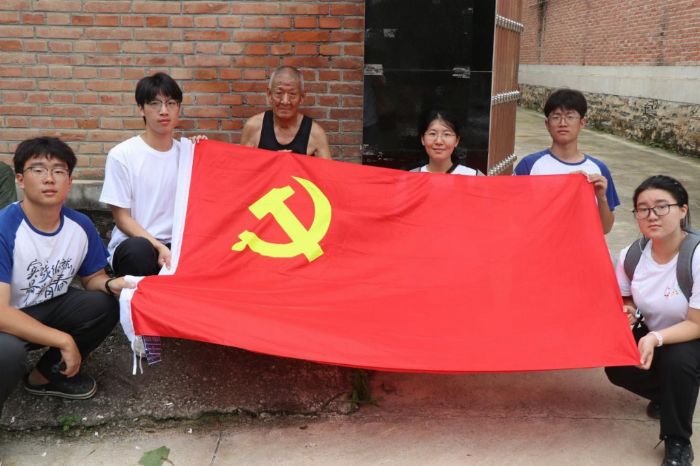 北科大“長青易燭”走進(jìn)東邵新村：反詐宣傳進(jìn)鄉(xiāng)村，青春力量護(hù)平安