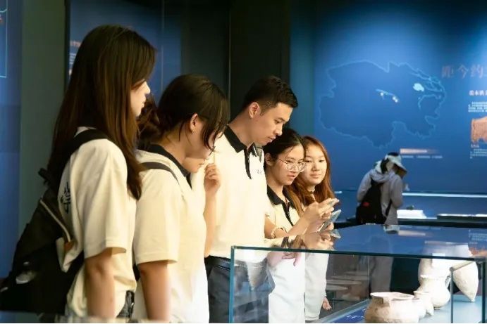 實踐進行時 長安大學“兩路”精神實踐隊赴青海省博物館參觀：探尋“兩路”脈絡，汲取奮進力量