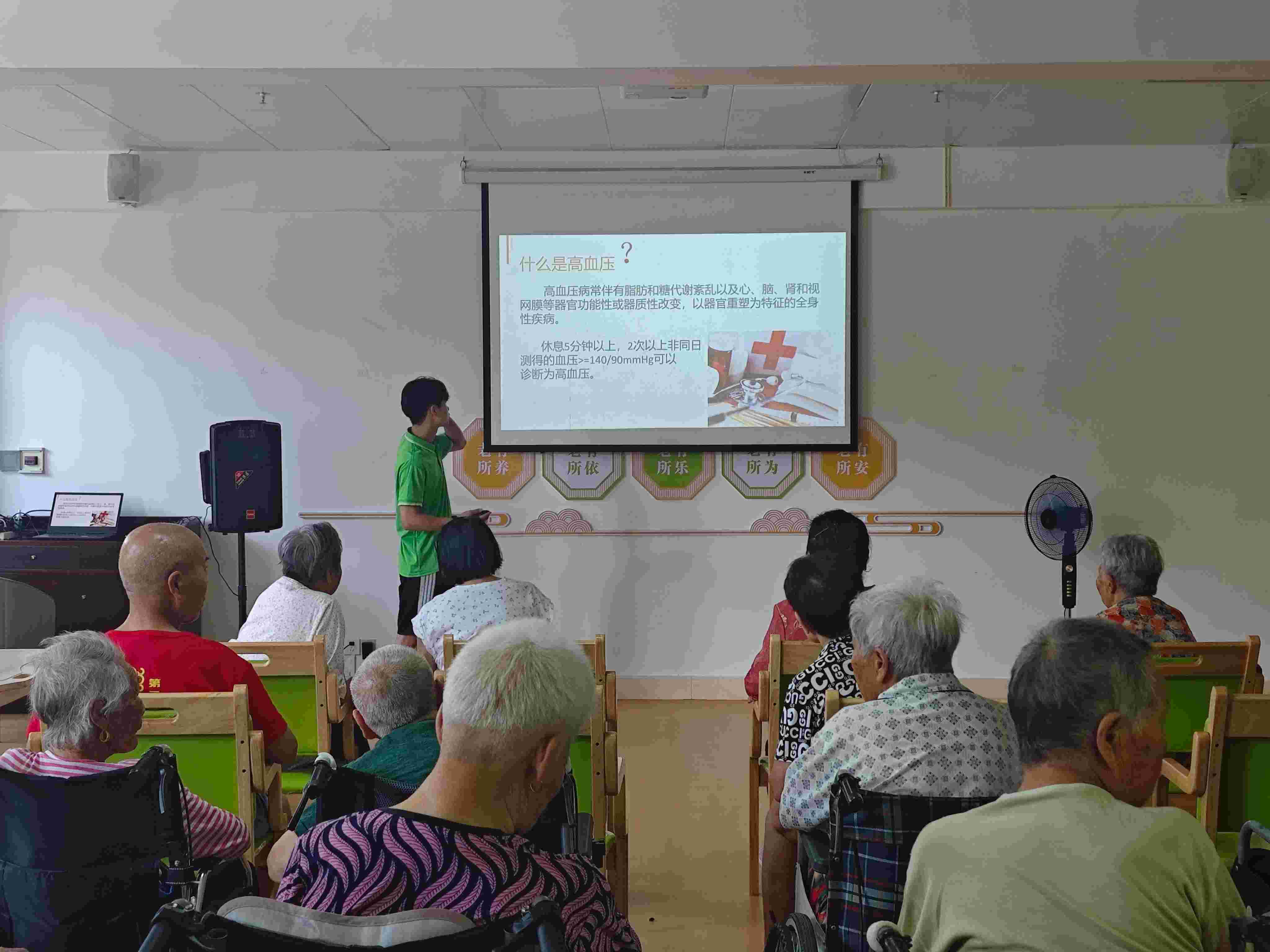 江西科技師范大學藥學院“寶葫蘆”社會實踐團隊走進于都縣貢江鎮長征福利院