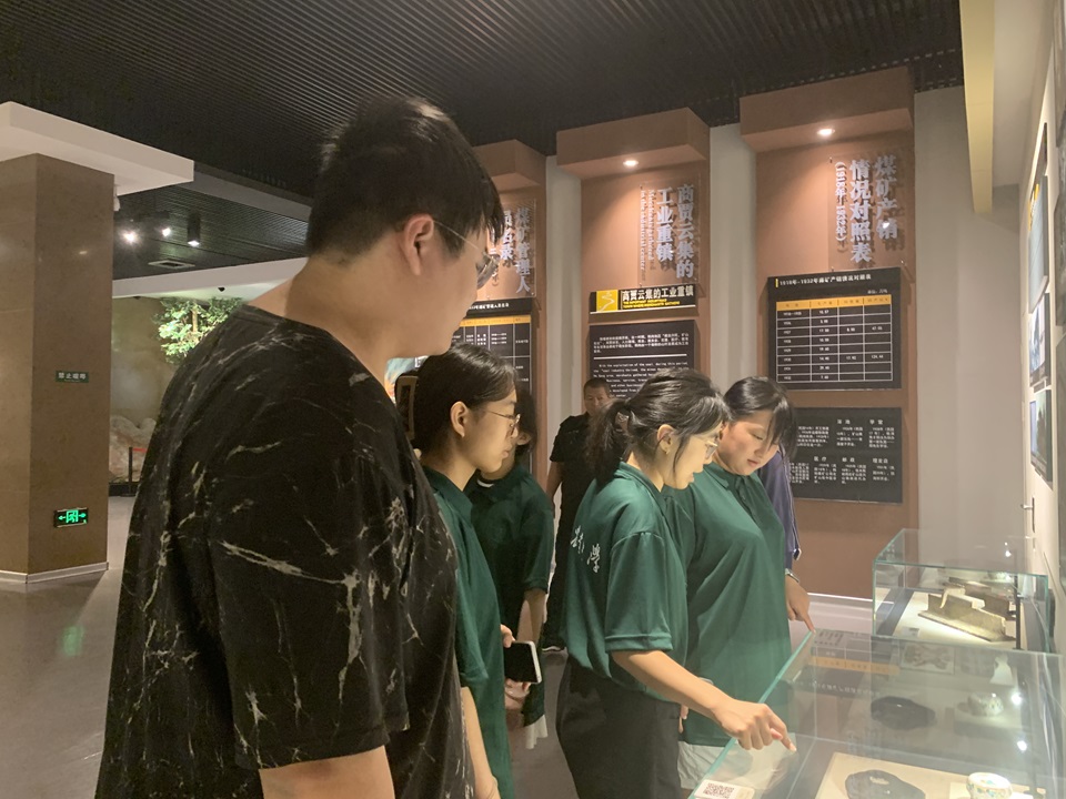 實(shí)踐進(jìn)行中|青島農(nóng)業(yè)大學(xué)園林與林學(xué)院“綠韻筑夢(mèng)”實(shí)踐團(tuán)探訪鶴崗博物館，深化城市歷史與農(nóng)耕文化認(rèn)知