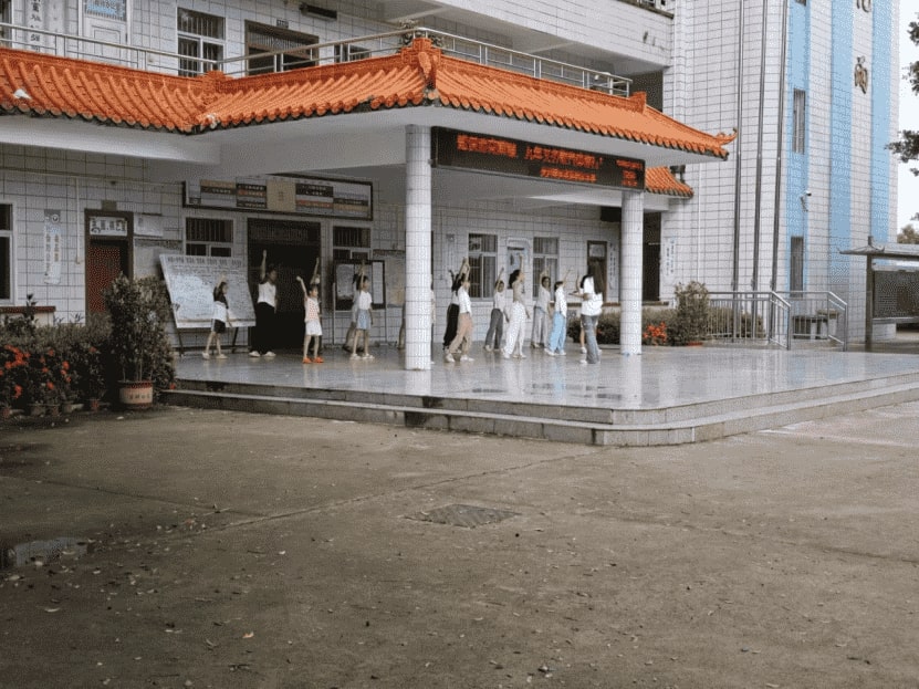 數(shù)海玖帆突擊隊“三下鄉(xiāng)”活動持續(xù)深化，吳川市林屋小學(xué)歡樂連連
