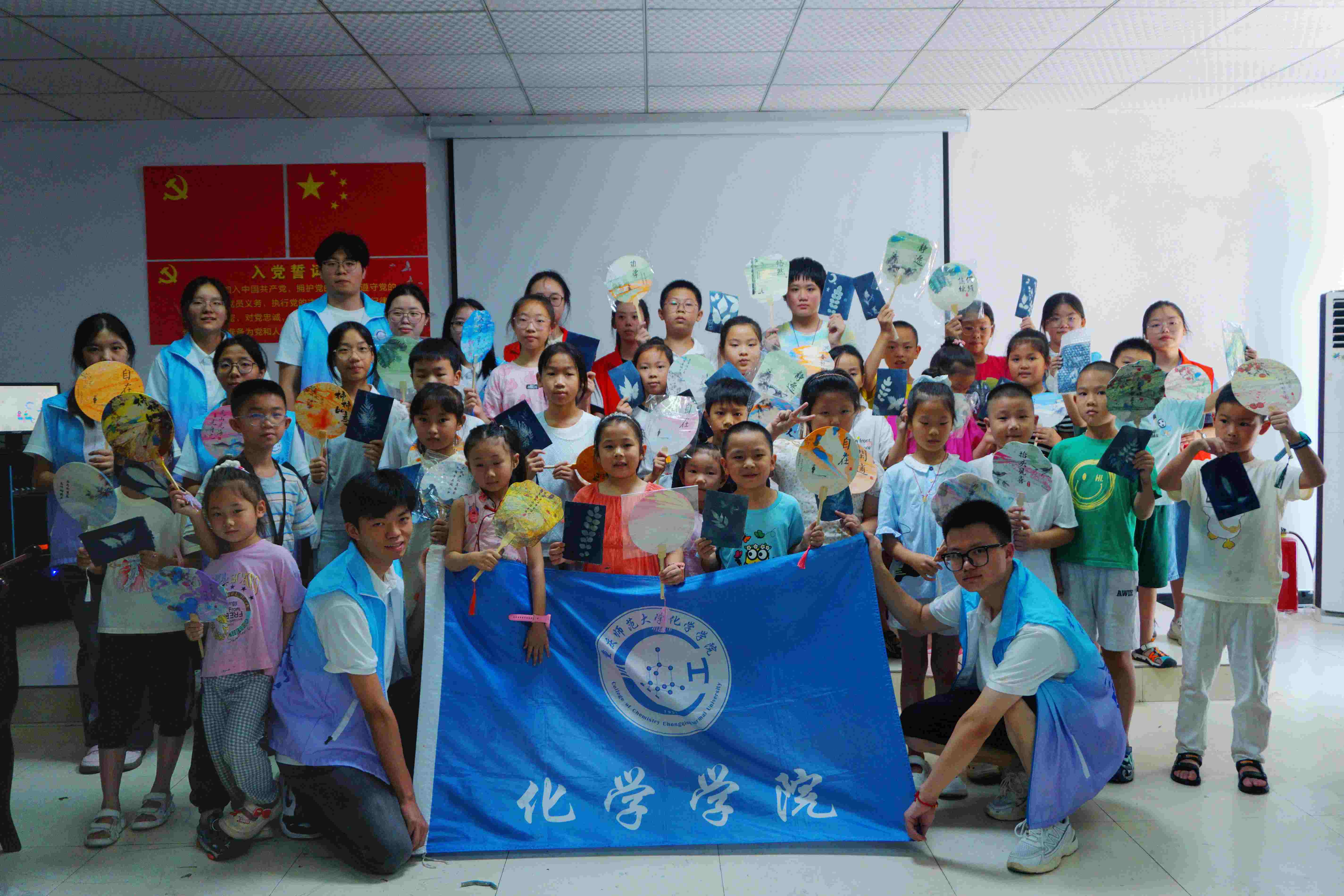 陽光作畫，藍曬傳趣——重師大實踐團帶孩子解鎖化學魔法