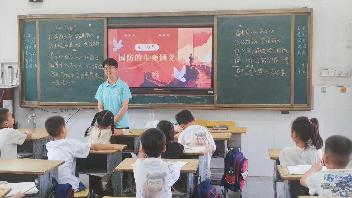 讓愛國情懷在互動體驗中扎根——湖北經濟學院支教隊成功舉辦趣味國防課