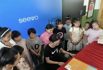 西安培華學院培小文青苗燎原隊：青色思辨日午后：在琴聲與鄉思中播撒思考的種子