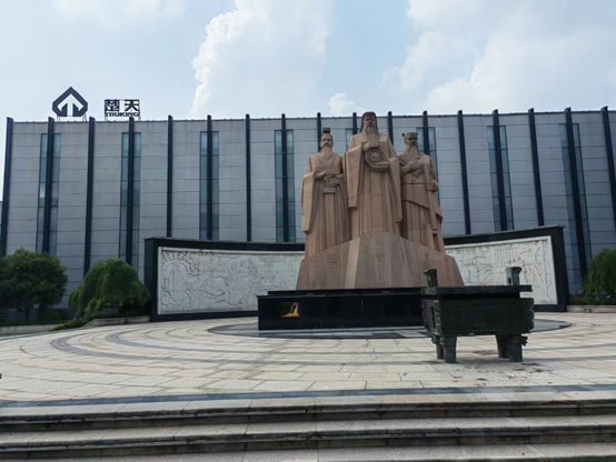 沉浸式探訪——中南大學實踐團深入楚天智能制造一線