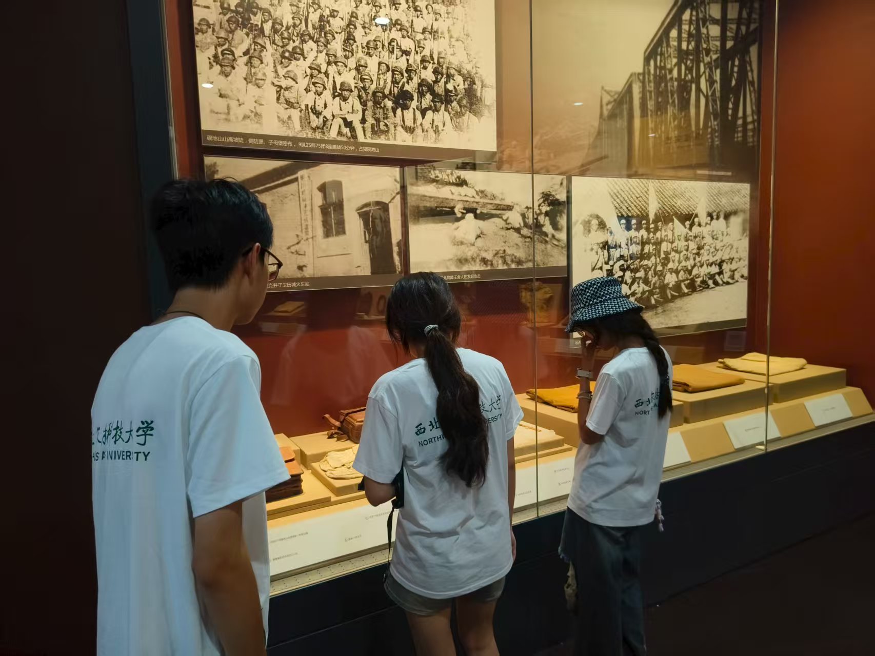 團隊成員在參觀學習