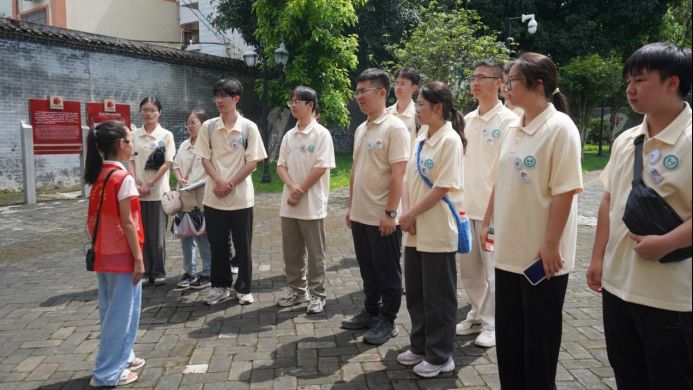桂工學子瞻仰紅八軍軍部舊址：鑄家國魂 續鐵軍精神