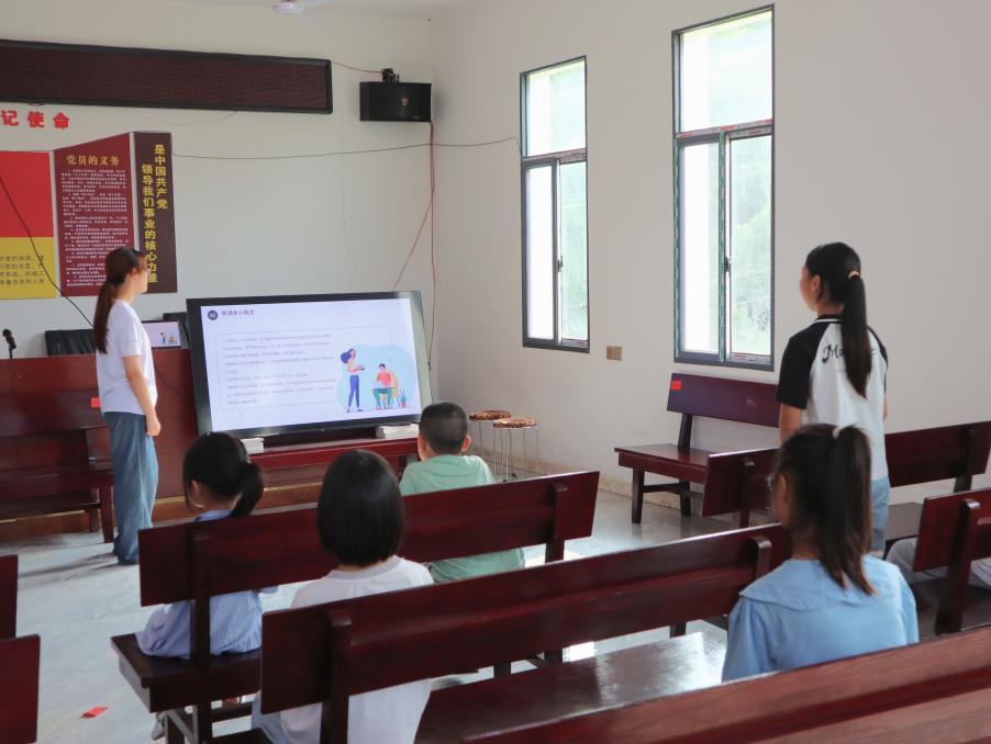 湘大自電學子赴婁底建豐村：用AI科普點亮暑期宣教之旅