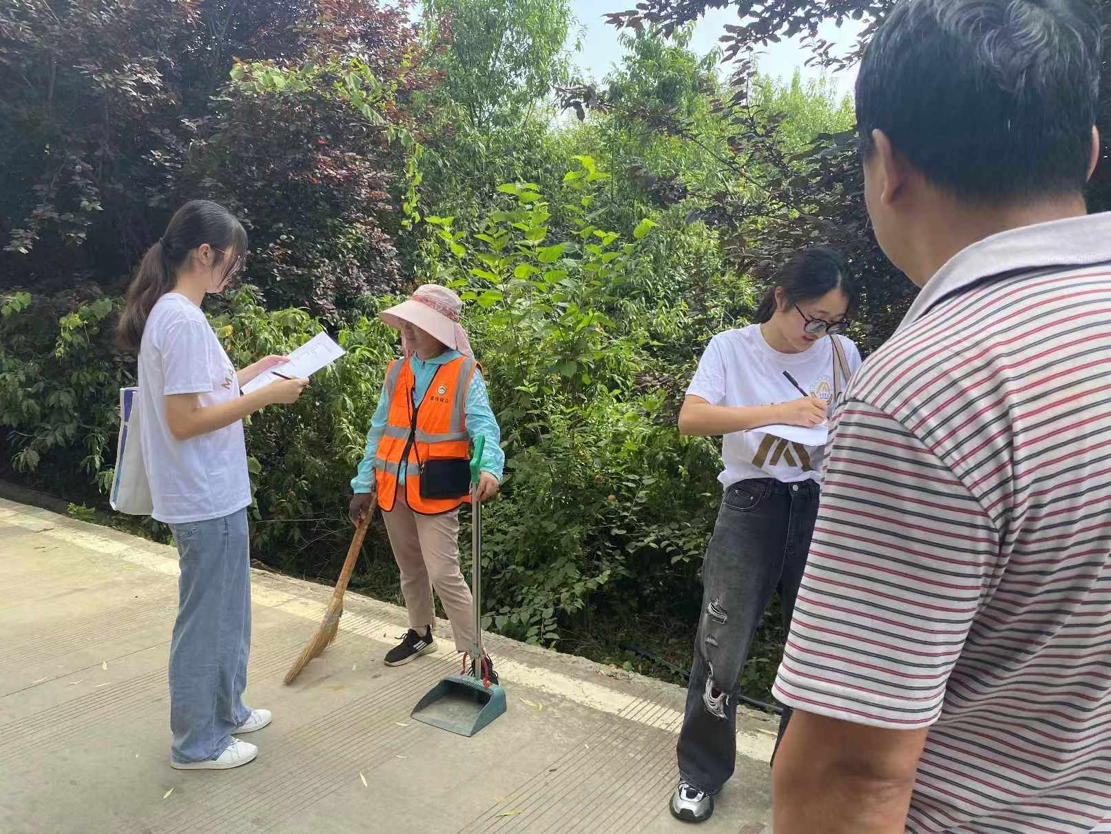 西安建筑科技大學(xué)管理學(xué)院赴小峪口村暑期社會實踐團開展實踐活動