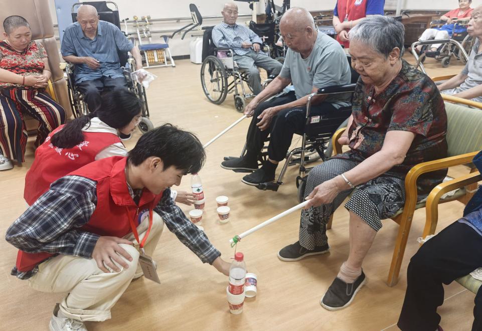 趣味垂釣樂 溫情潤暮年