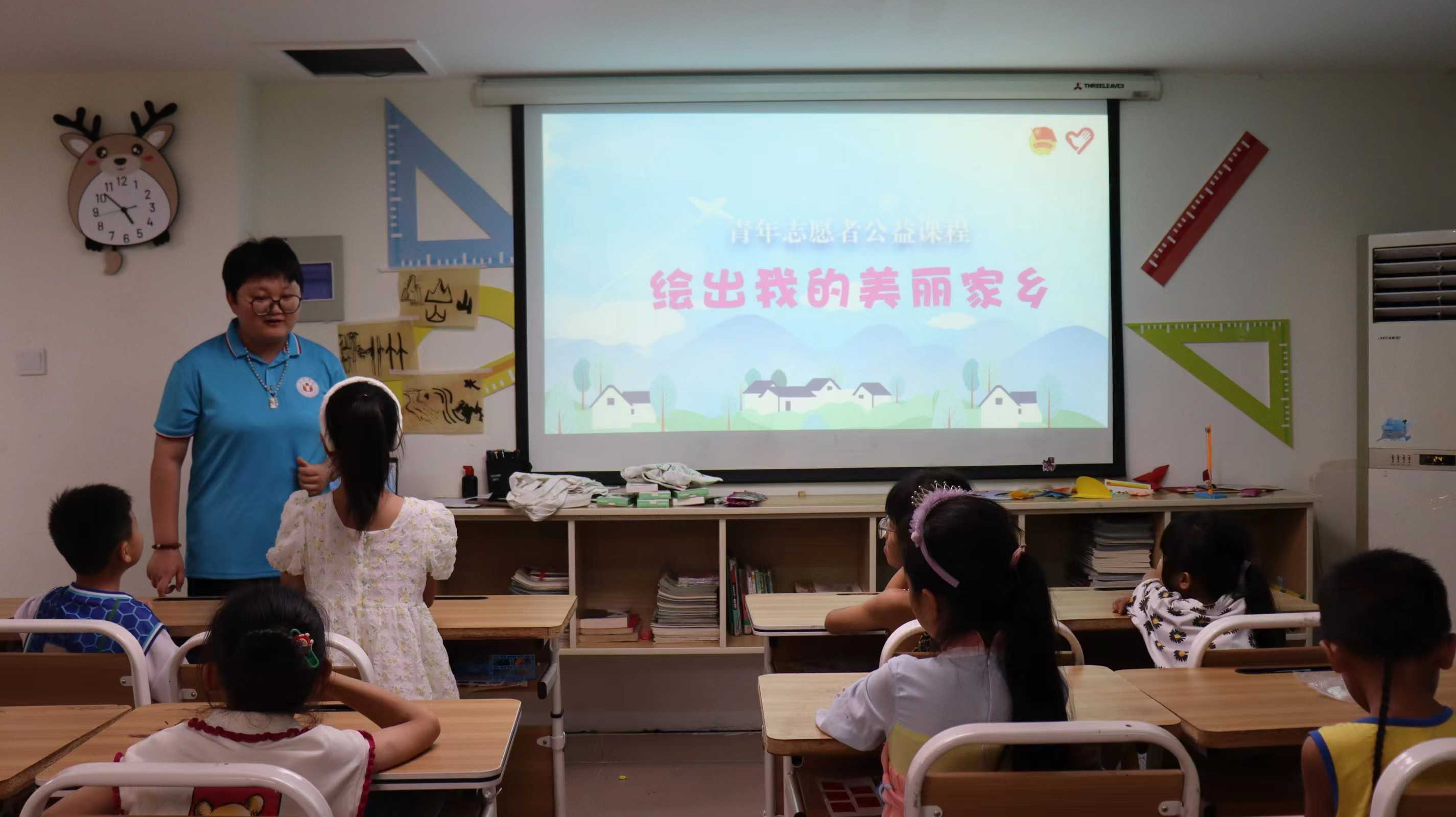 童心妙筆繪家鄉(xiāng)，鄉(xiāng)情無(wú)改淌心田