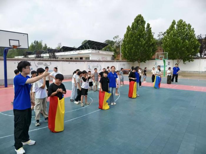 “代碼課堂”進(jìn)山村    智慧支教促振興