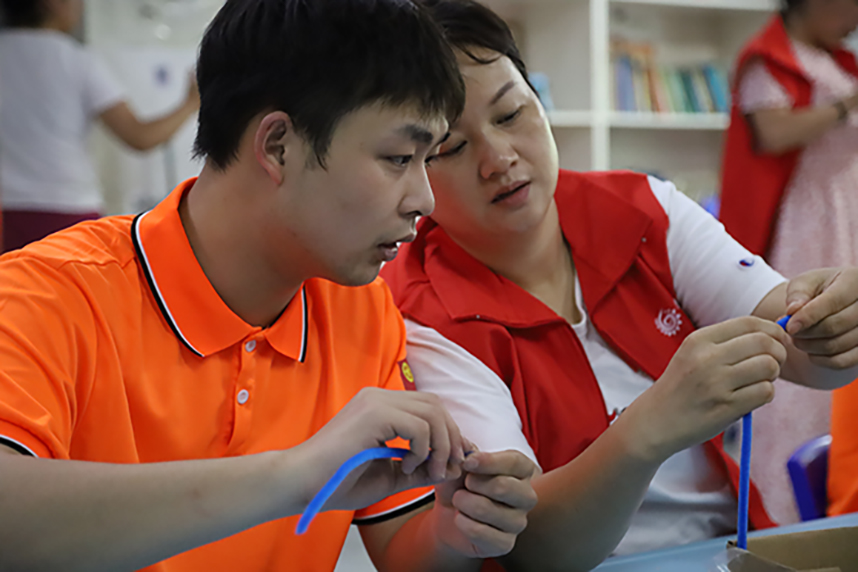 湖南信息學(xué)院學(xué)子暑期“三下鄉(xiāng)”實踐活動：精美手工傳溫情，感恩午餐撼人心