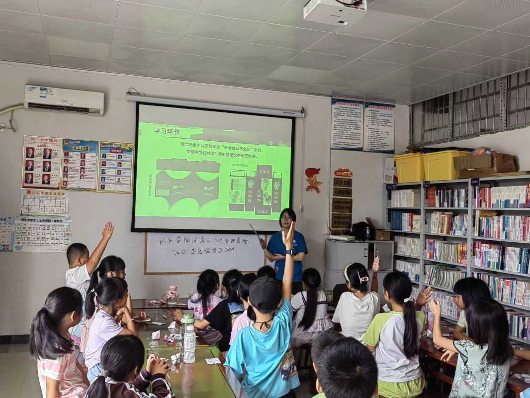 懷化學(xué)院“三公”志愿服務(wù)團(tuán)——食品安全教學(xué)活動(dòng)