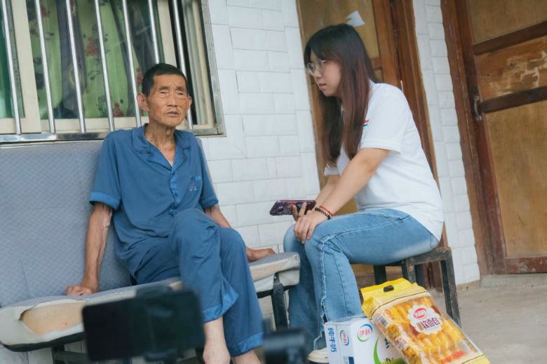 八旬老人憶崢嶸：從“紅旗鄉”到新征程，七十年見證鄉村振興