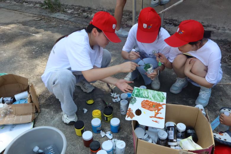 筆墨傳岐黃 彩繪潤鄉土：南昌健康職業技術學院學子三下鄉以中草藥墻繪提升文化自信