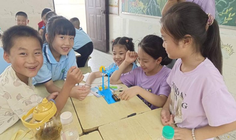 點(diǎn)亮星光，匯聚夢(mèng)想——三下鄉(xiāng)暑期支教