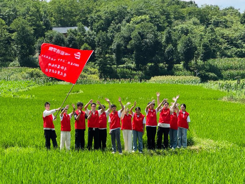 薪火相傳遵義行，青衿礪行映初心 ——重慶移通學(xué)院青衿篤行紅研團(tuán)赴遵義調(diào)研實(shí)踐
