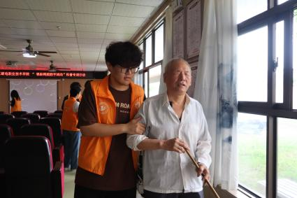 浙江郵電職業(yè)技術(shù)學院學子三下鄉(xiāng)：“數(shù)字助老·樂享銀齡”科普專項行動